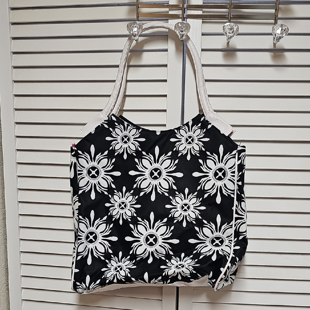 Lancome Black & White Floral-Print Tote With Fuschia Color Liner